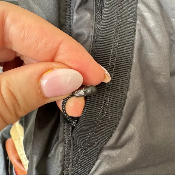Lululemon Spring Fling Puffy Windbreaker Jacket Animal Swirl Black Size 4 - Picture 7 of 16
